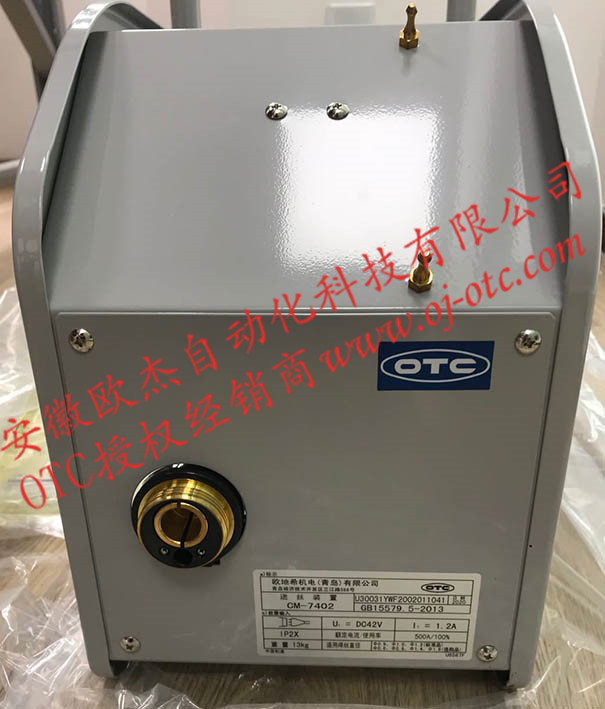 CM-7402空冷鐵焊OTC送絲機(jī)正面 CM-7402空冷鐵焊OTC送絲機(jī)正面