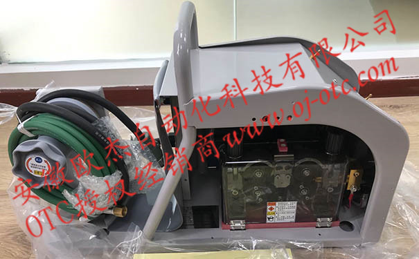 CM-7402空冷鐵焊OTC送絲機(jī)側(cè)面 CM-7402空冷鐵焊OTC送絲機(jī)側(cè)面